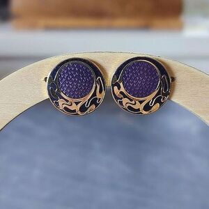 Vtg Roccoco© gold tone and textured two-tone purple circle studs